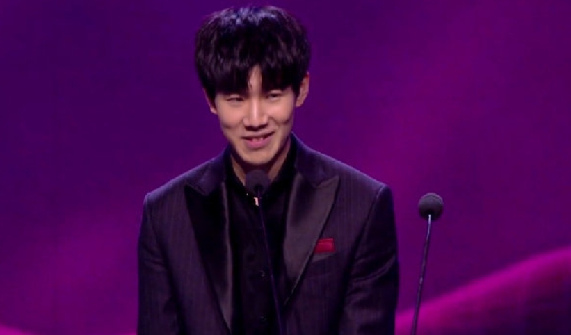 抢与三后卫 抢与三后卫